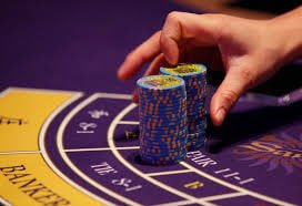 Live Baccarat ဒီလာမှ ကတ်ဖြန့်ပေးနေသော တိုက်ရိုက်ကစားပွဲ မြင်ကွင်း